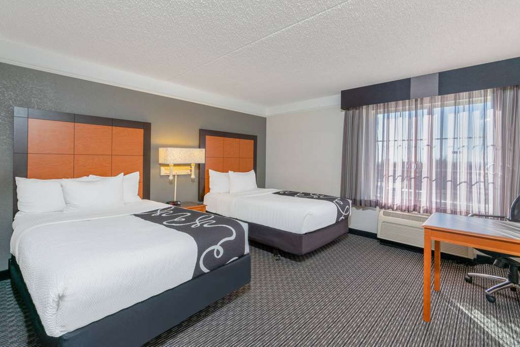 La Quinta Inn & Suites by Wyndham Pueblo - photo 35