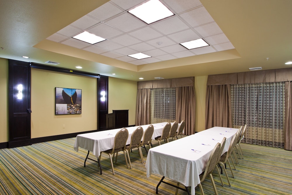 Holiday Inn Express Hotel & Suites Waycross by IHG - photo 46
