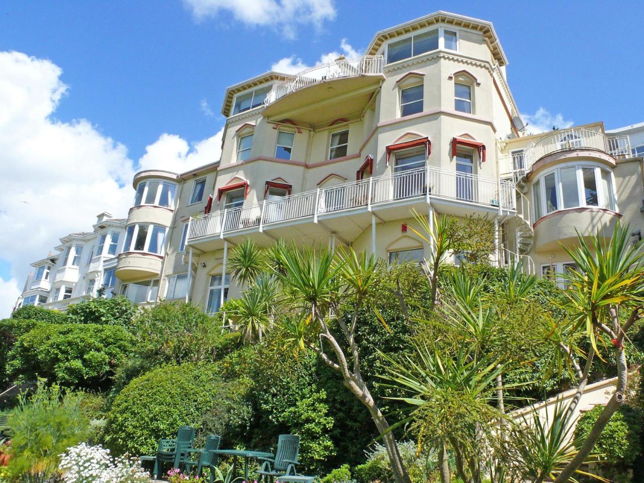 Cockington Bay Fort — 4-Star Luxury Hotel in Torquay, United Kingdom