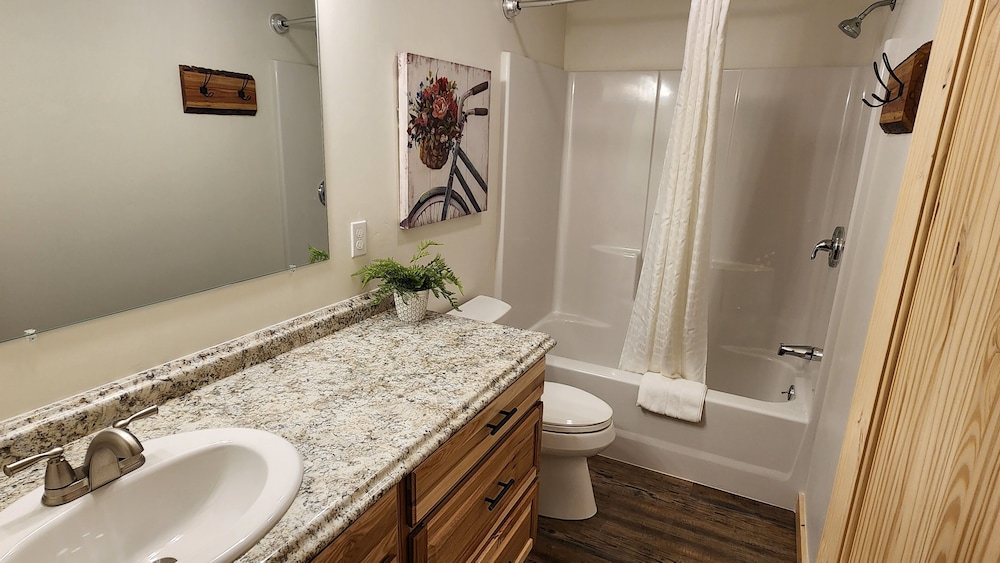 Beargrass Lodging and RV Resort - photo 102