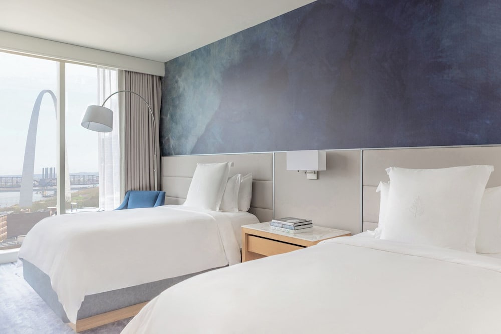 Four Seasons Hotel St Louis - photo 14