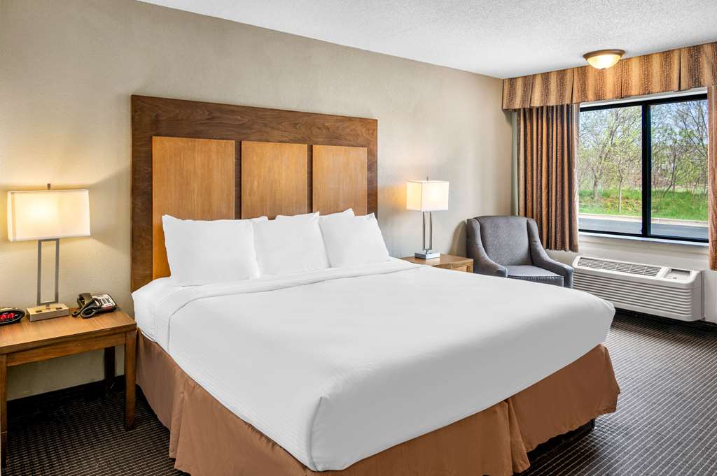 White Pine Inn & Suites - photo 13