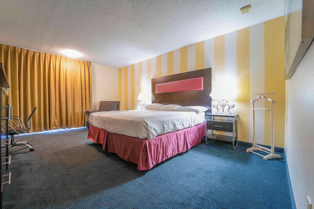 Royal Plaza Inn Indio - photo 15