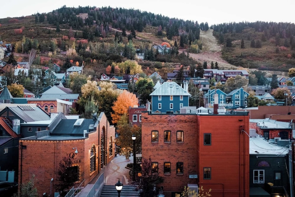 Woodside Getaway by Avantstay Character Home Close To Park City Resort w Hot Tub - photo 8