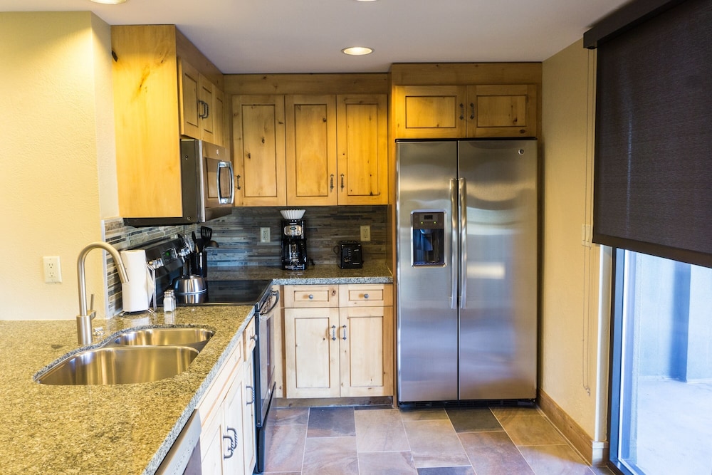 Deluxe condo in newly remodeled Grand Summit Hotel by RedAwning Save 20 on 7 Nights - photo 8