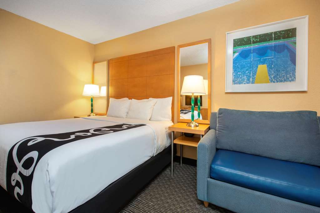 La Quinta Inn & Suites by Wyndham Deerfield Beach I 95 - photo 23