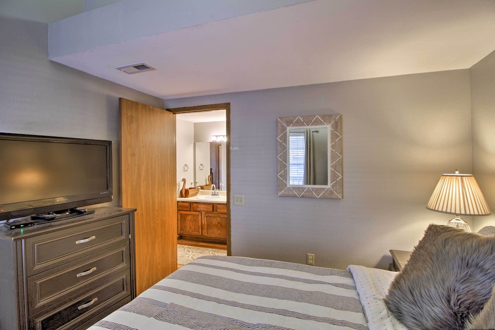 Branson Resort Condo w Lake Taneycomo Access - photo 3