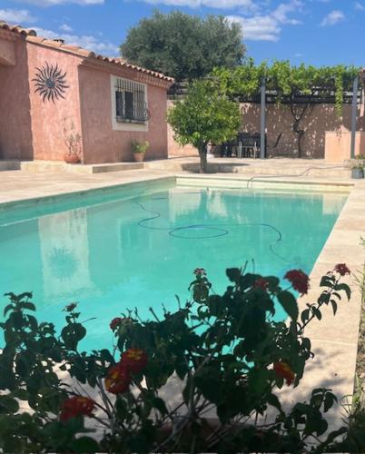 Les Oliviers - carbon neutral hotel in Beaucaire