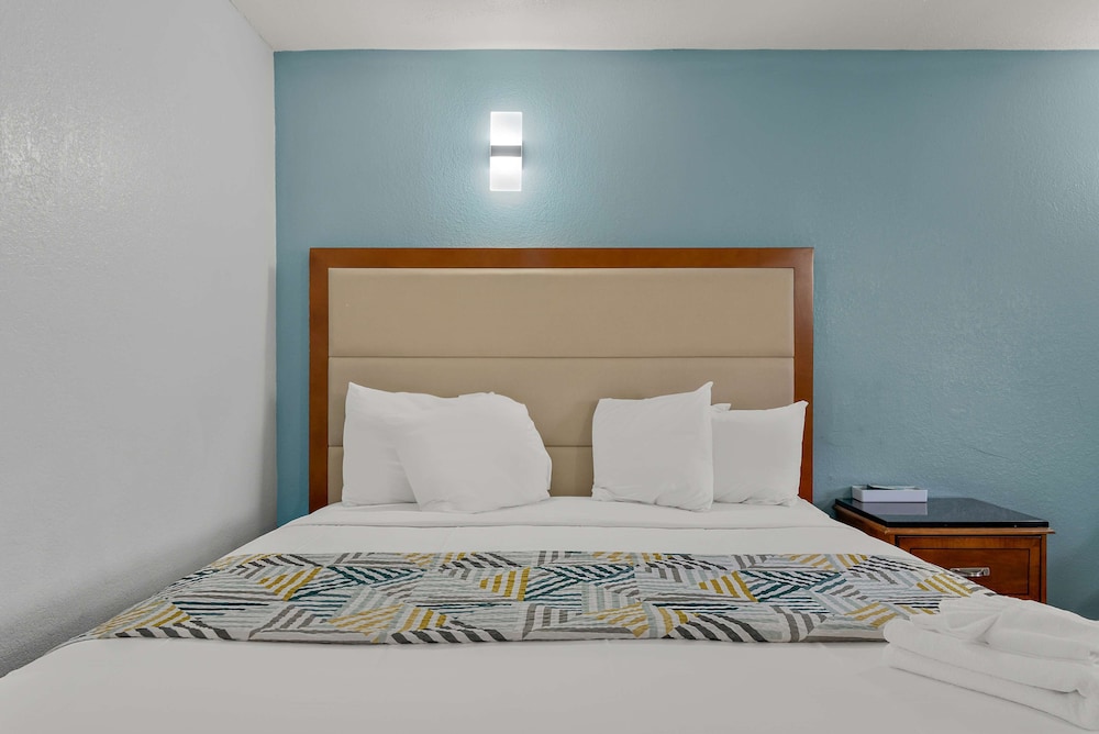 Americas Best Value Inn Bangor - photo 15