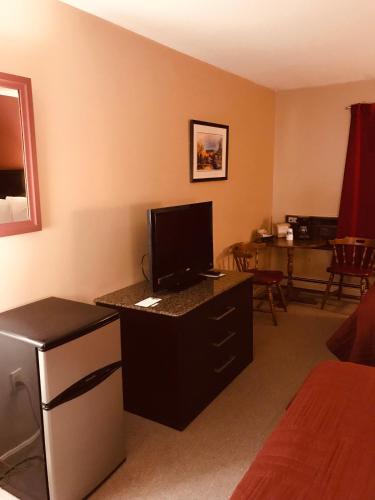 Hotel Terrace — Millinocket — photo 5