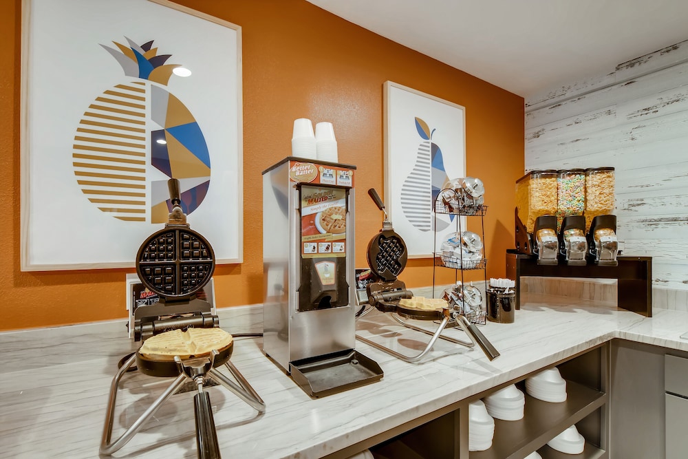 Orangewood Inn & Suites Midtown - photo 48