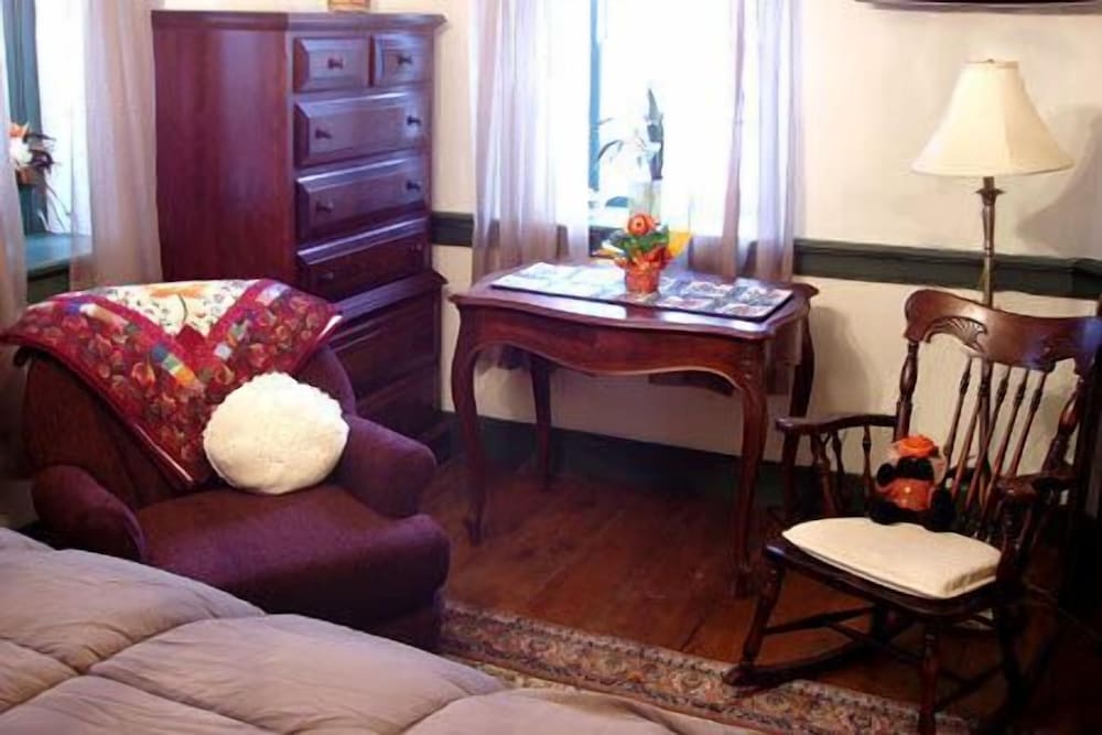 Historic Schoeneck Hotel B&B - photo 5