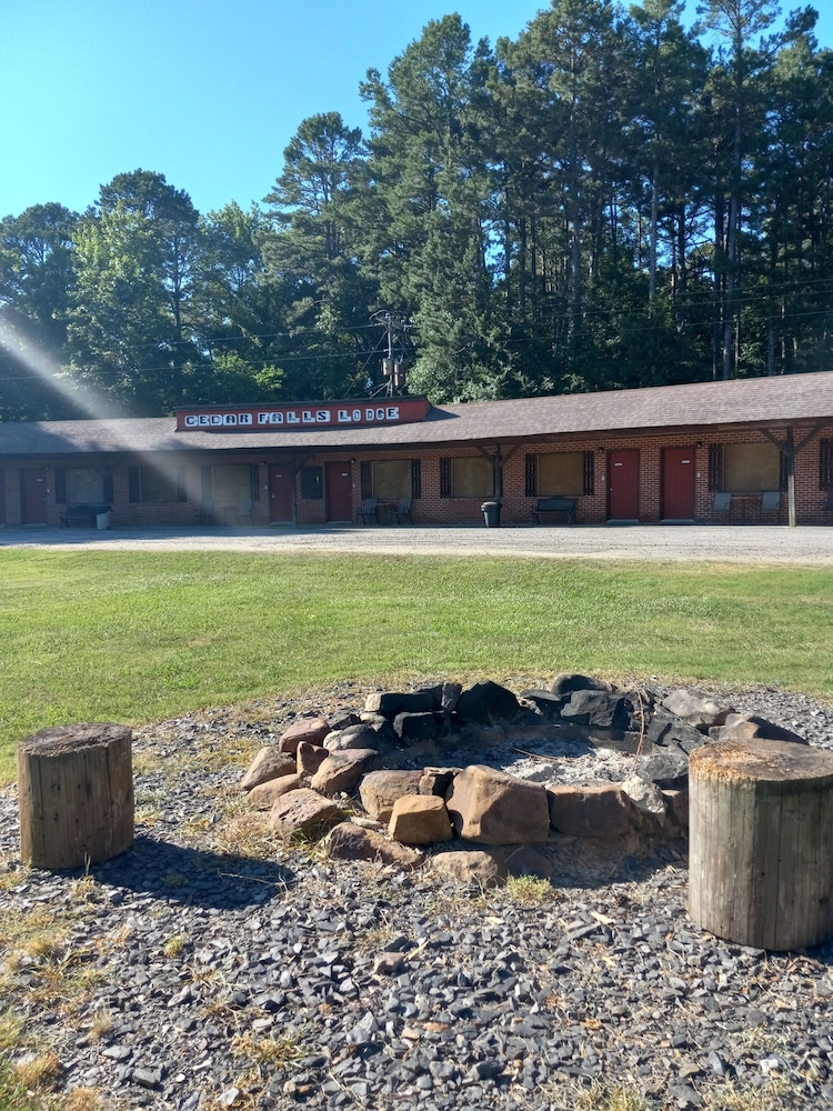 Cedar Falls Motel - photo 25