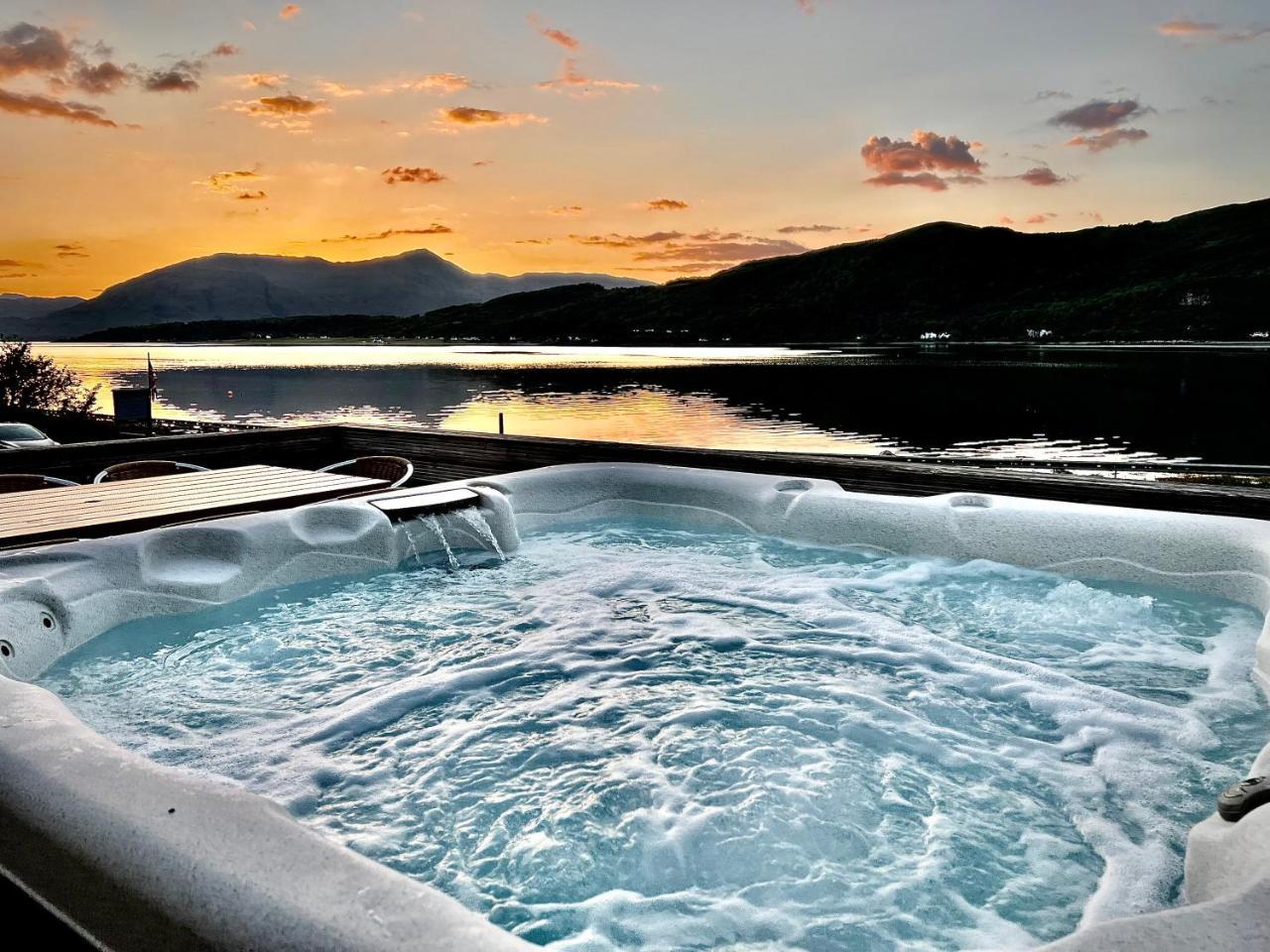 Glenachulish Bay with Hot Tub — 4-Star Luxury Hotel in Fort William, United Kingdom