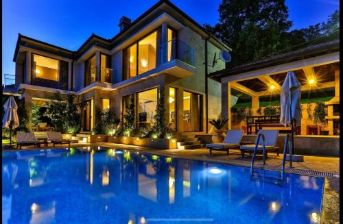 Wall Villa — 4-Star Luxury Hotel in Bar, Montenegro