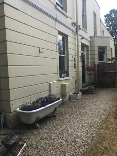Bears Den - carbon neutral hotel in Cheltenham