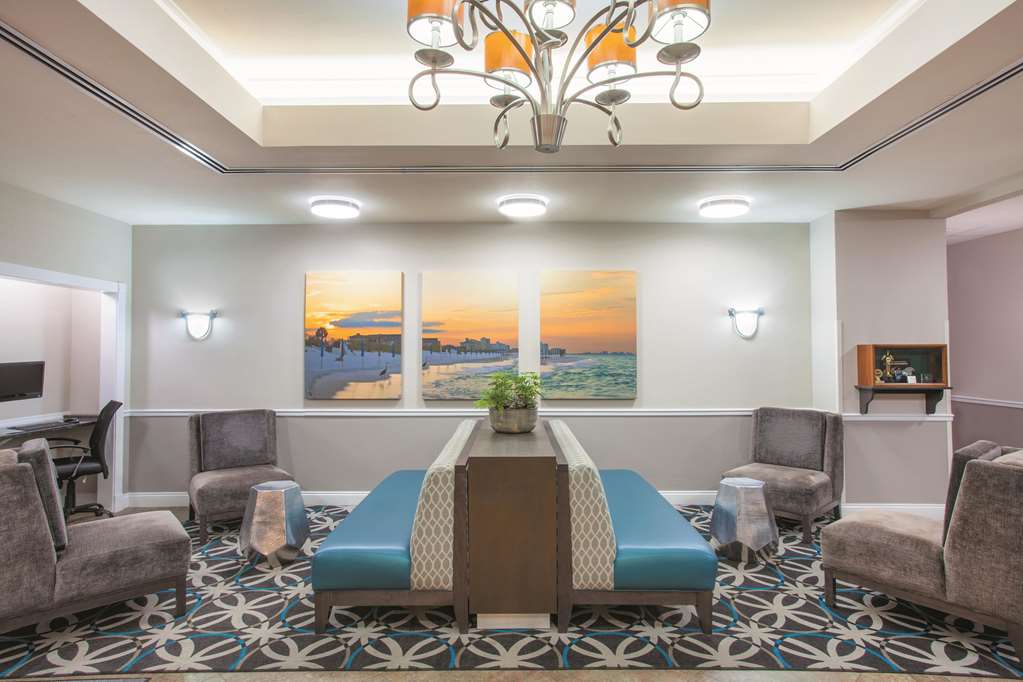 La Quinta Inn & Suites by Wyndham Fort Walton Beach - photo 7