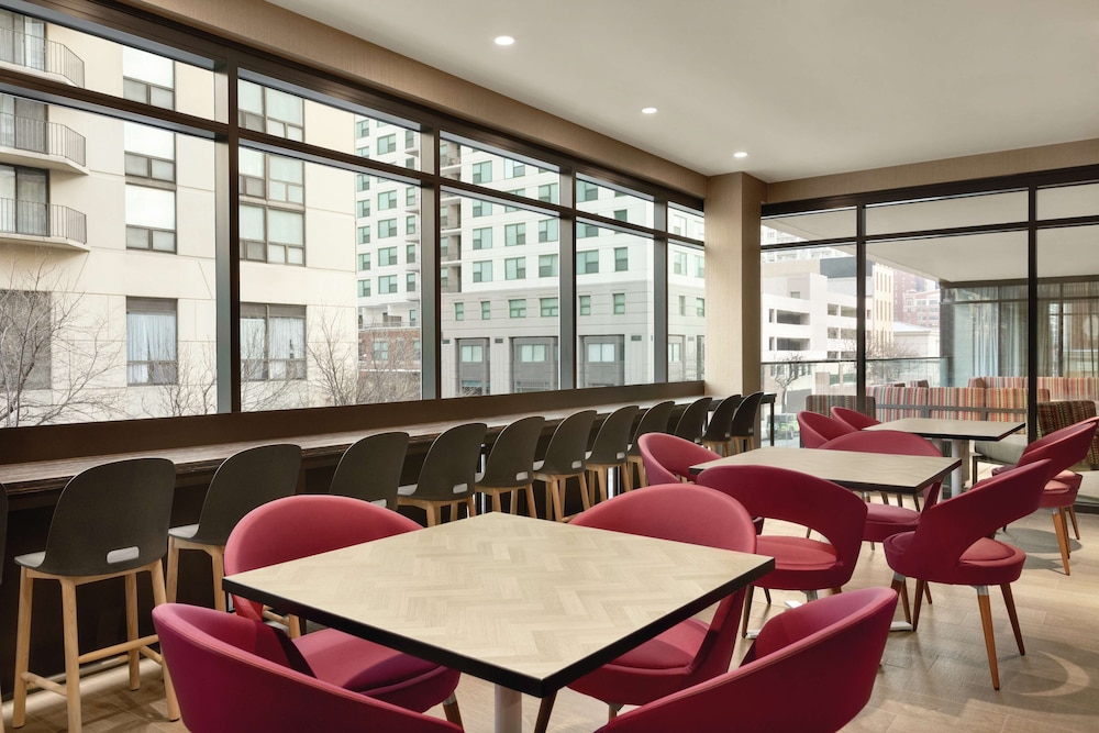 Home2 Suites by Hilton Chicago River North - photo 33