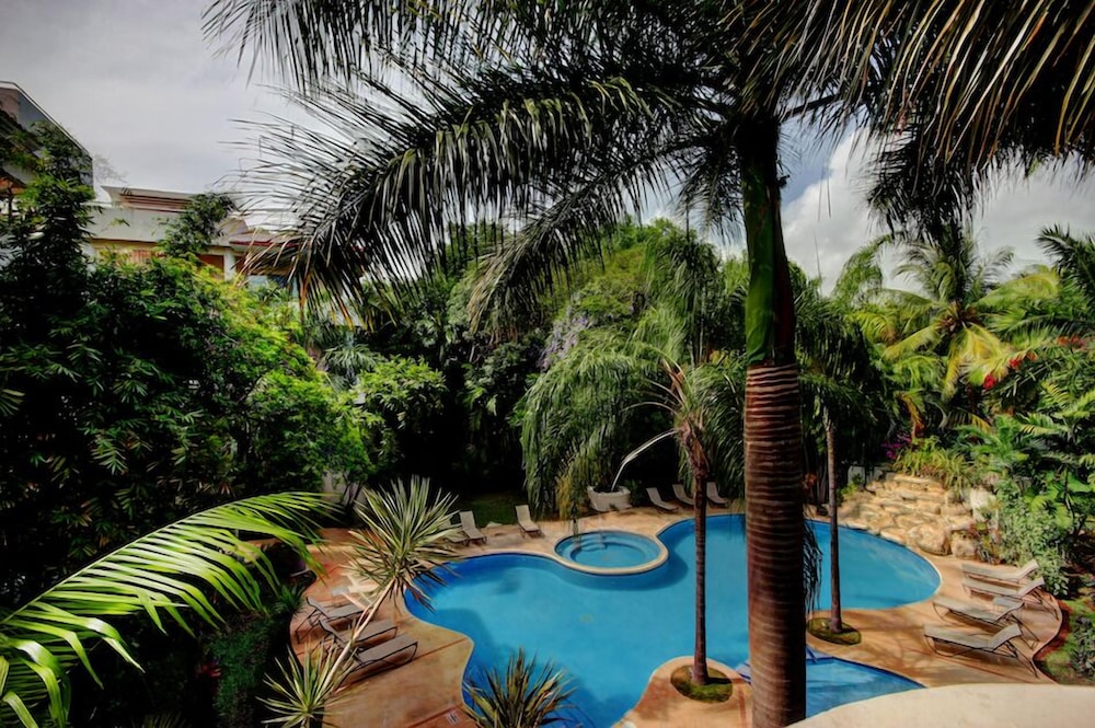 Pool waterfall