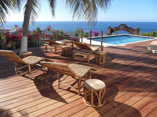 Villa Casa Blanca del Faro — 4-Star Luxury Hotel in San Pedro Pochutla, Mexico