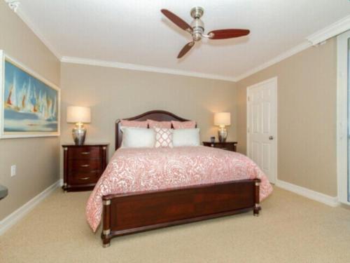 Deluxe Beachfront Condo Located in Prestigious Resort with Pool and Hot Tub by RedAwning - photo 14