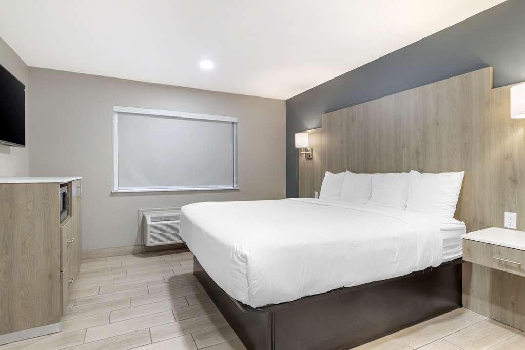 Best Western Plus Edinburg Inn & Suites - photo 32