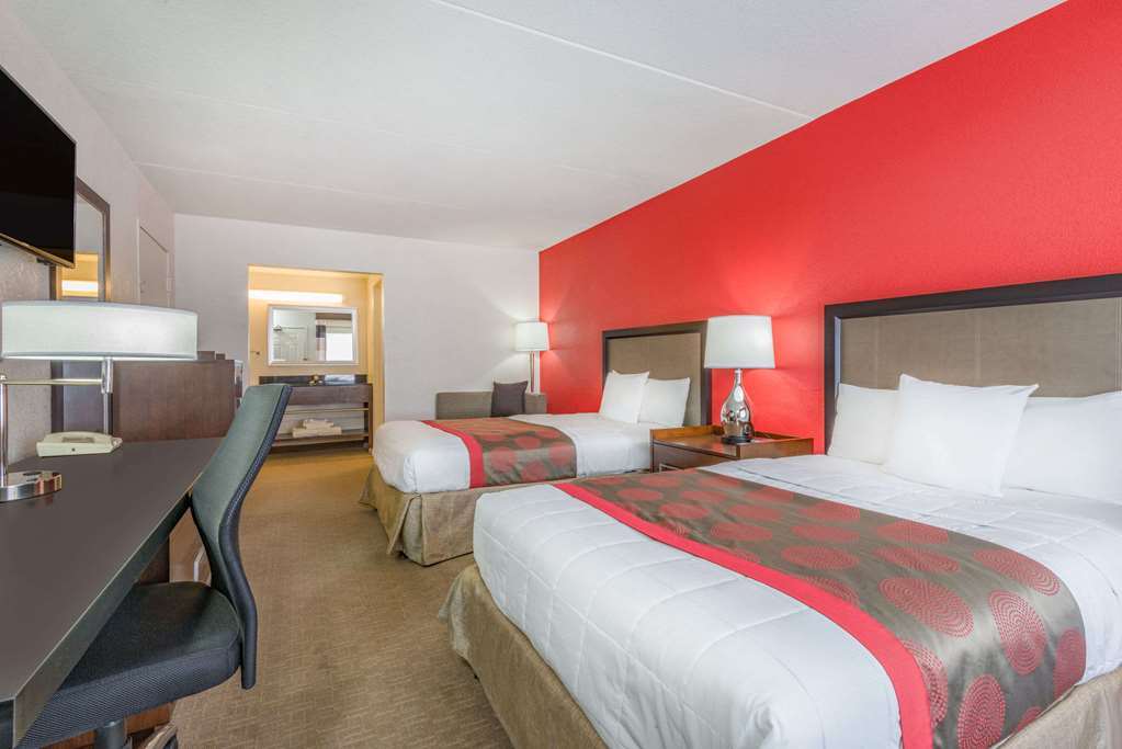 Ramada by Wyndham Albuquerque Airport - photo 16