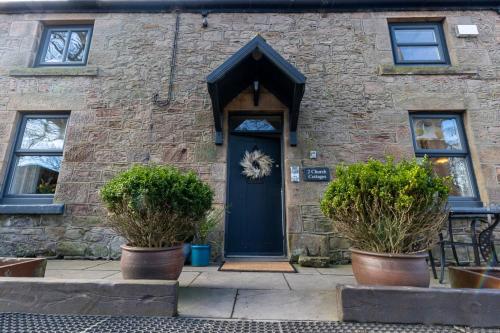 Church Cottage by Coast & Country Stays — 4-Star Luxury Hotel in Beadnell, United Kingdom
