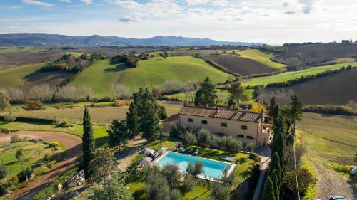 Casa Da Sogno 12 Emma Villas — 4-Star Luxury Hotel in Orciano Pisano, Italy