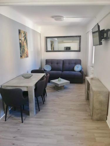 Beau T2 Tout Equipe Sur Le Port Centre Ville in La Ciotat, France