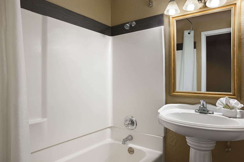 Super 8 by Wyndham Conference Center NAU Downtown - photo 17