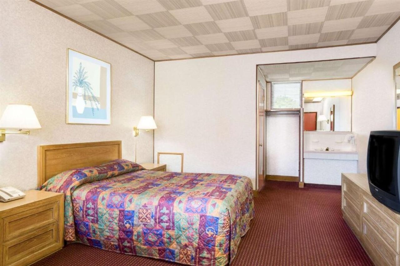 Knights Inn Galax - photo 9
