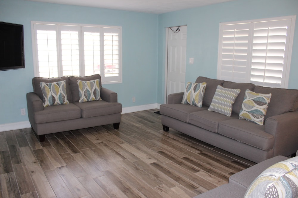 Shoreline Suites & Cabana Cottages - photo 88