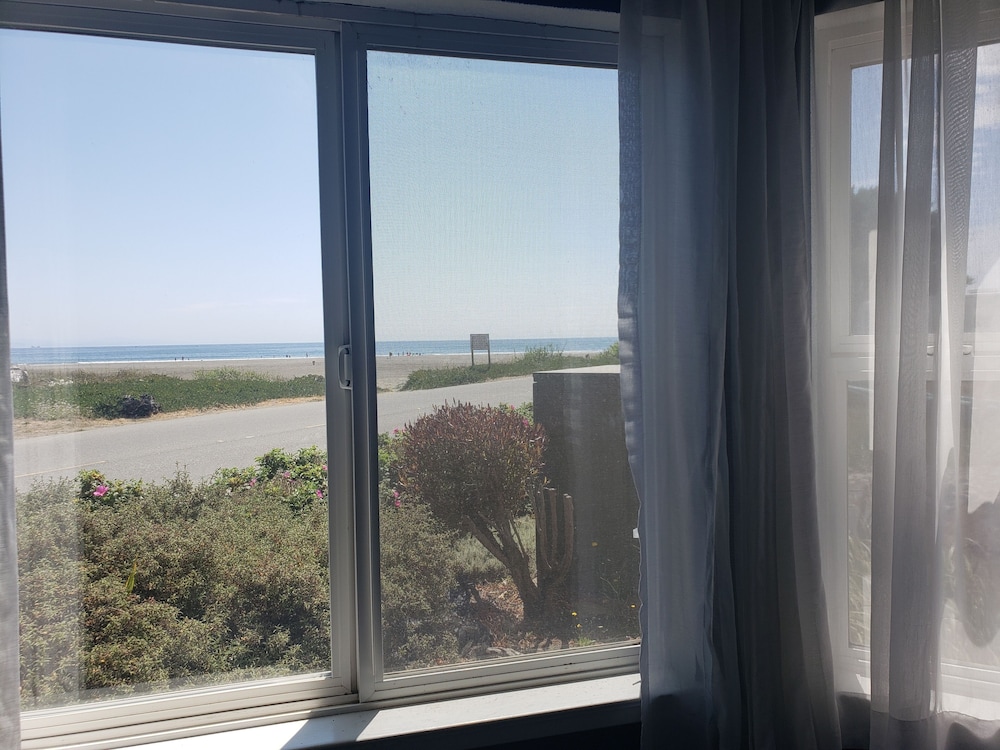 Anchor Beach Inn - photo 36