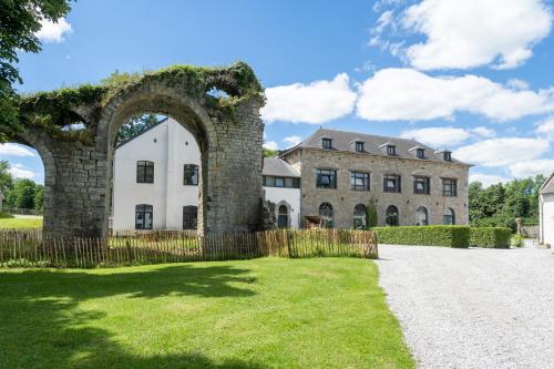 Domaine St Roch — hotel in Couvin