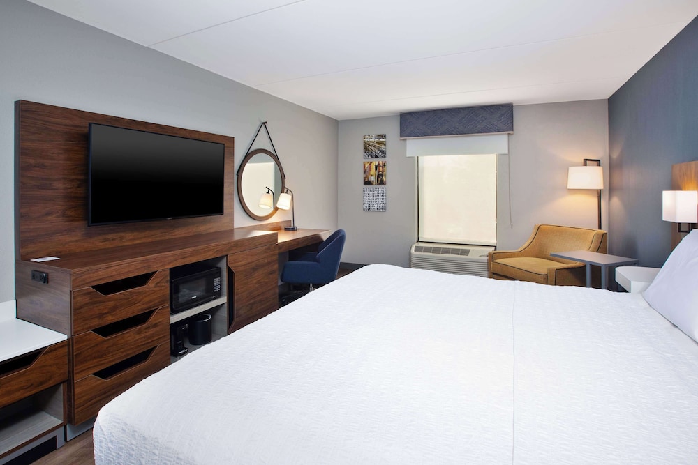 Hampton Inn & Suites Spartanburg I 26 Westgate Mall - photo 9