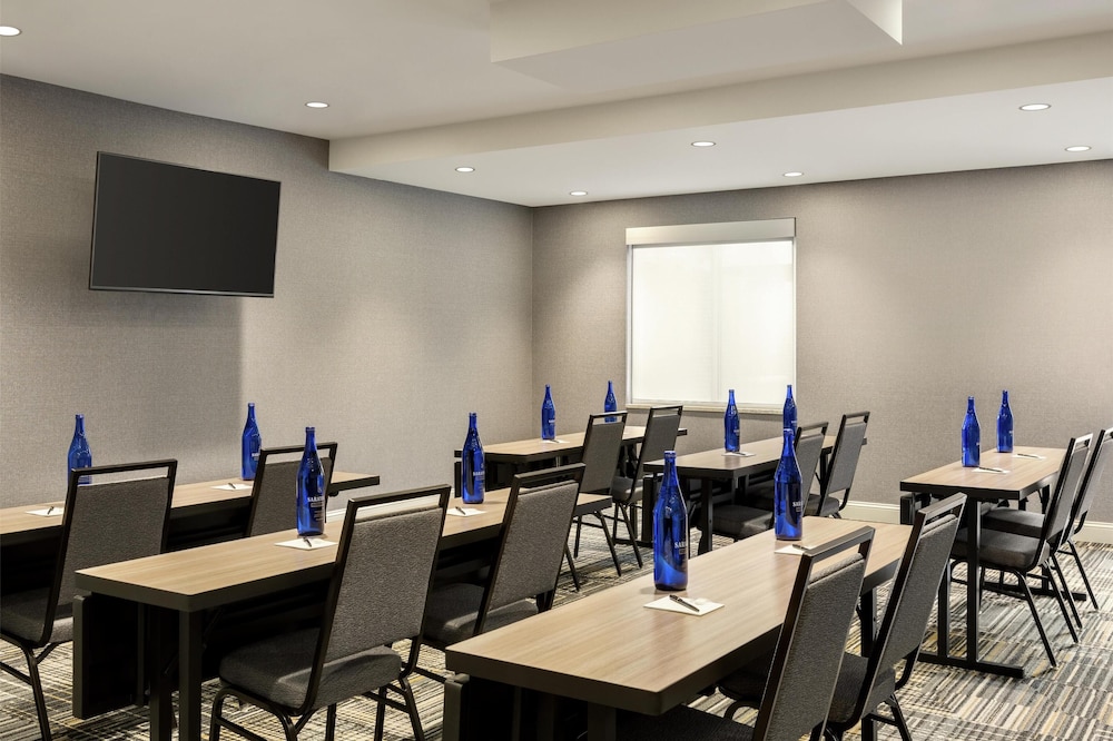 Homewood Suites by Hilton Burlington - photo 34