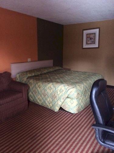 Richmond Inn & Suites - photo 4