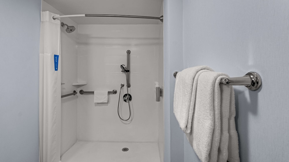 Hampton Inn Bloomington - photo 45