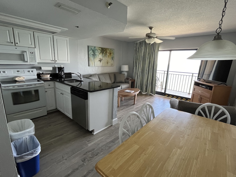 Tropic Shores Resort - photo 4