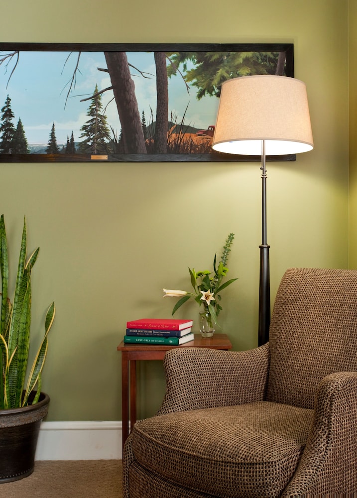 Lake Pointe Inn - photo 27