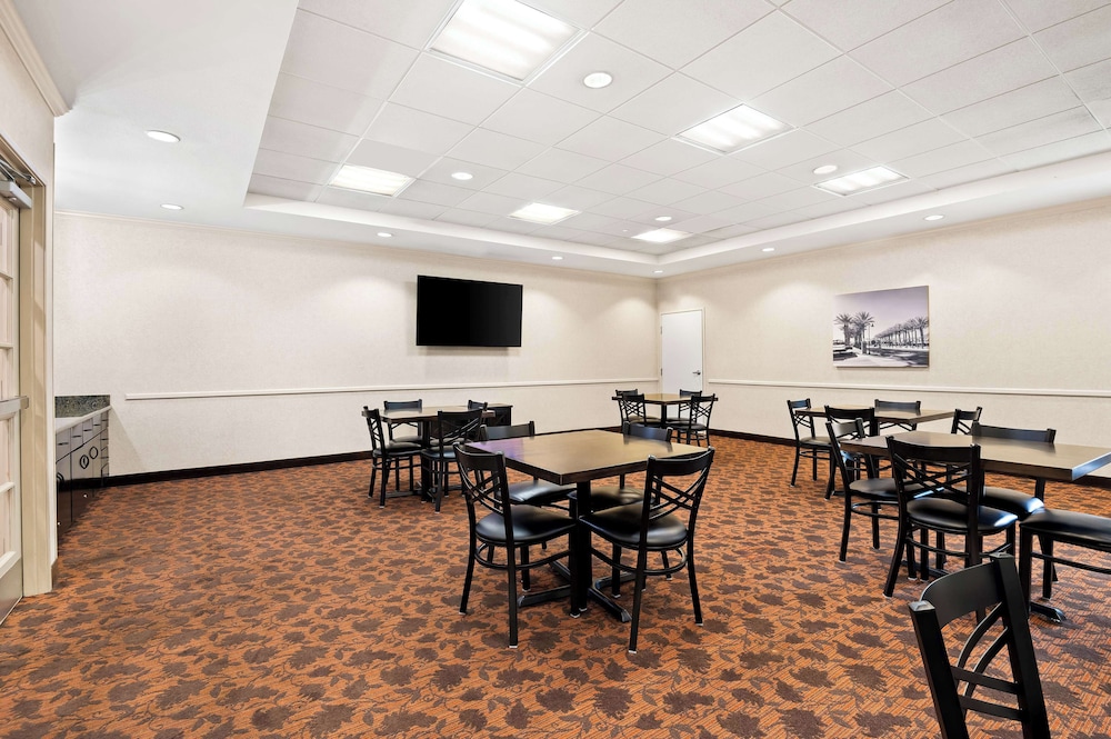 Best Western Ontario Mills Mall - photo 33