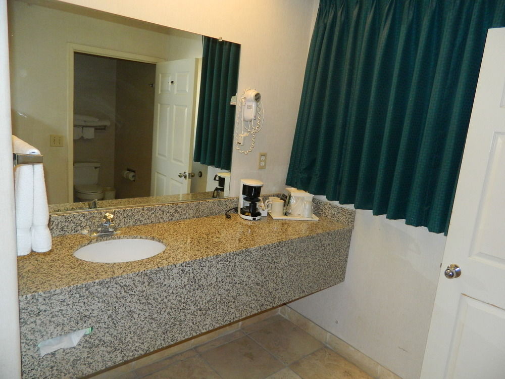 Capital Suites Hotel - photo 17