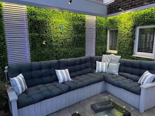 Beachfront retreat apartment with amazing terrace — 4-Star Luxury Hotel in Hastings, United Kingdom
