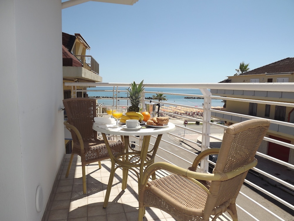 Residence Twigha — 4-Star Luxury Hotel in Martinsicuro, Italy