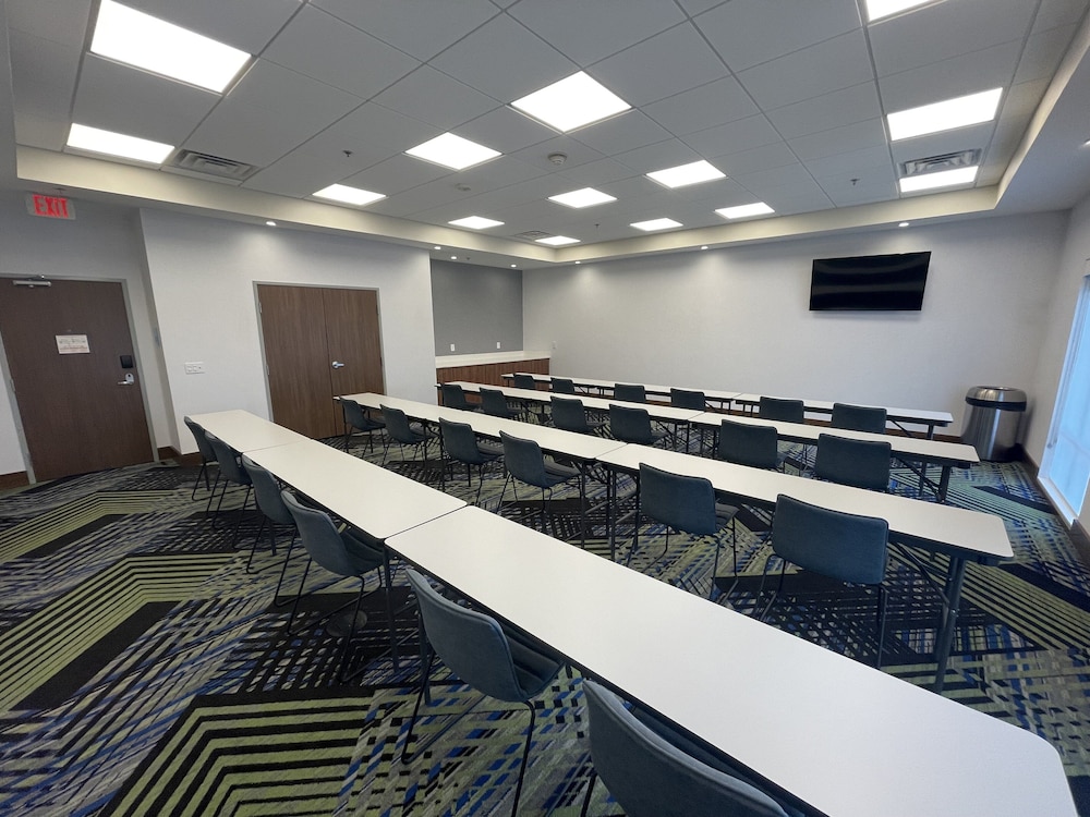 Holiday Inn Express & Suites Dayton East Beavercreek by IHG - photo 26