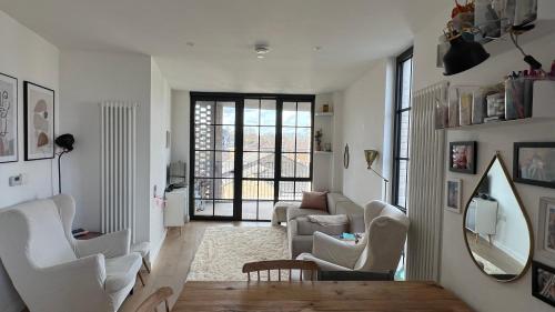 Bright 3 bed in Hackney Wick Perfect for families with kids — 4-Star Luxury Hotel in London, United Kingdom
