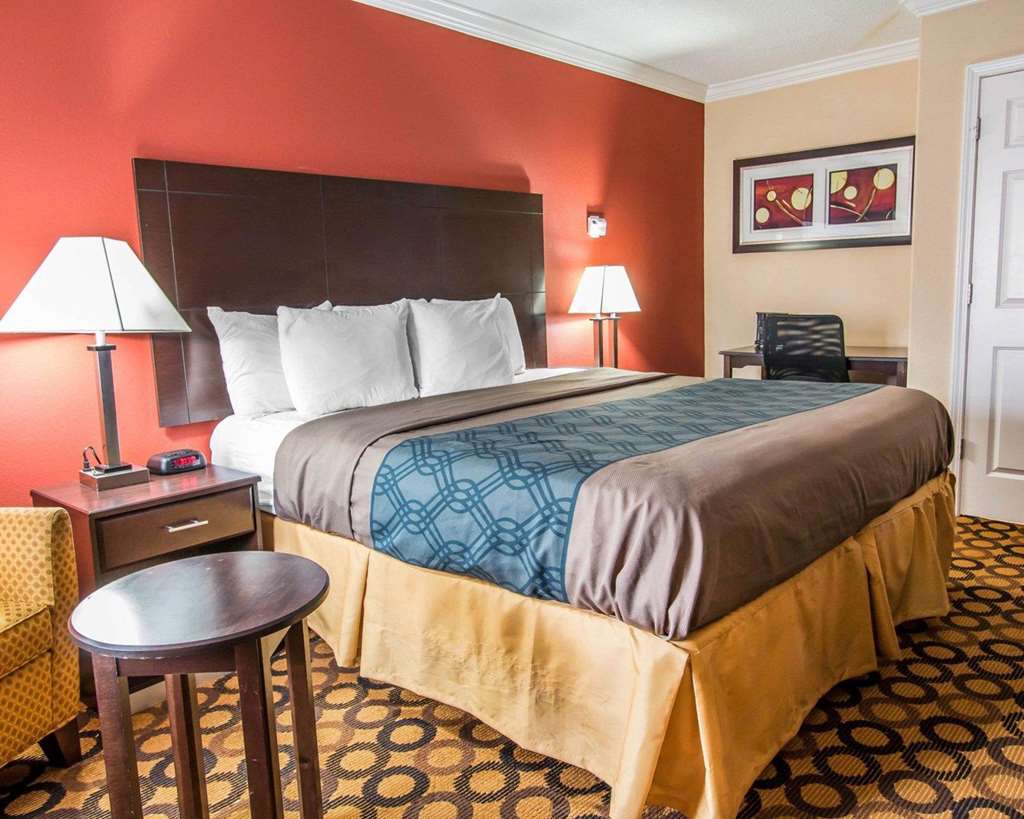 Econo Lodge Richmond Hill - photo 12