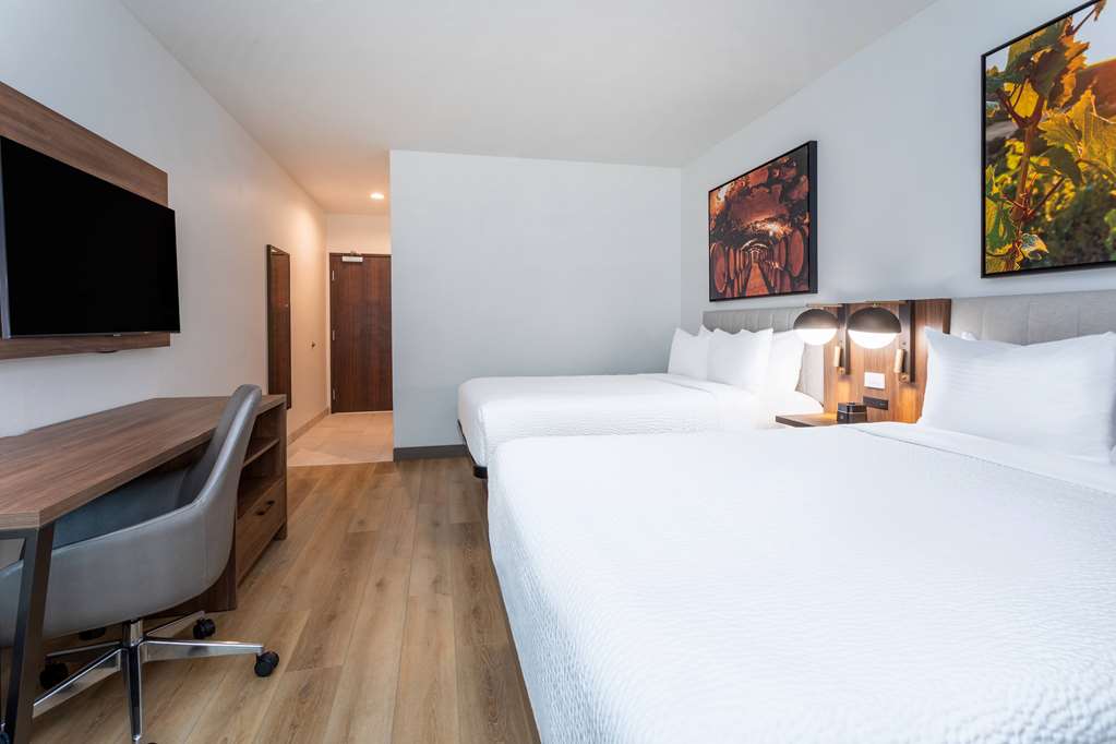 La Quinta Inn & Suites by Wyndham Galt Lodi North - photo 26