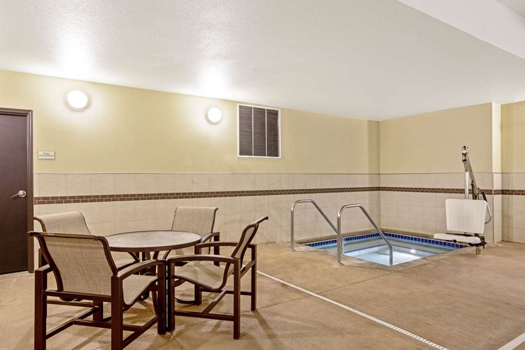 La Quinta Inn & Suites by Wyndham Gillette - photo 7